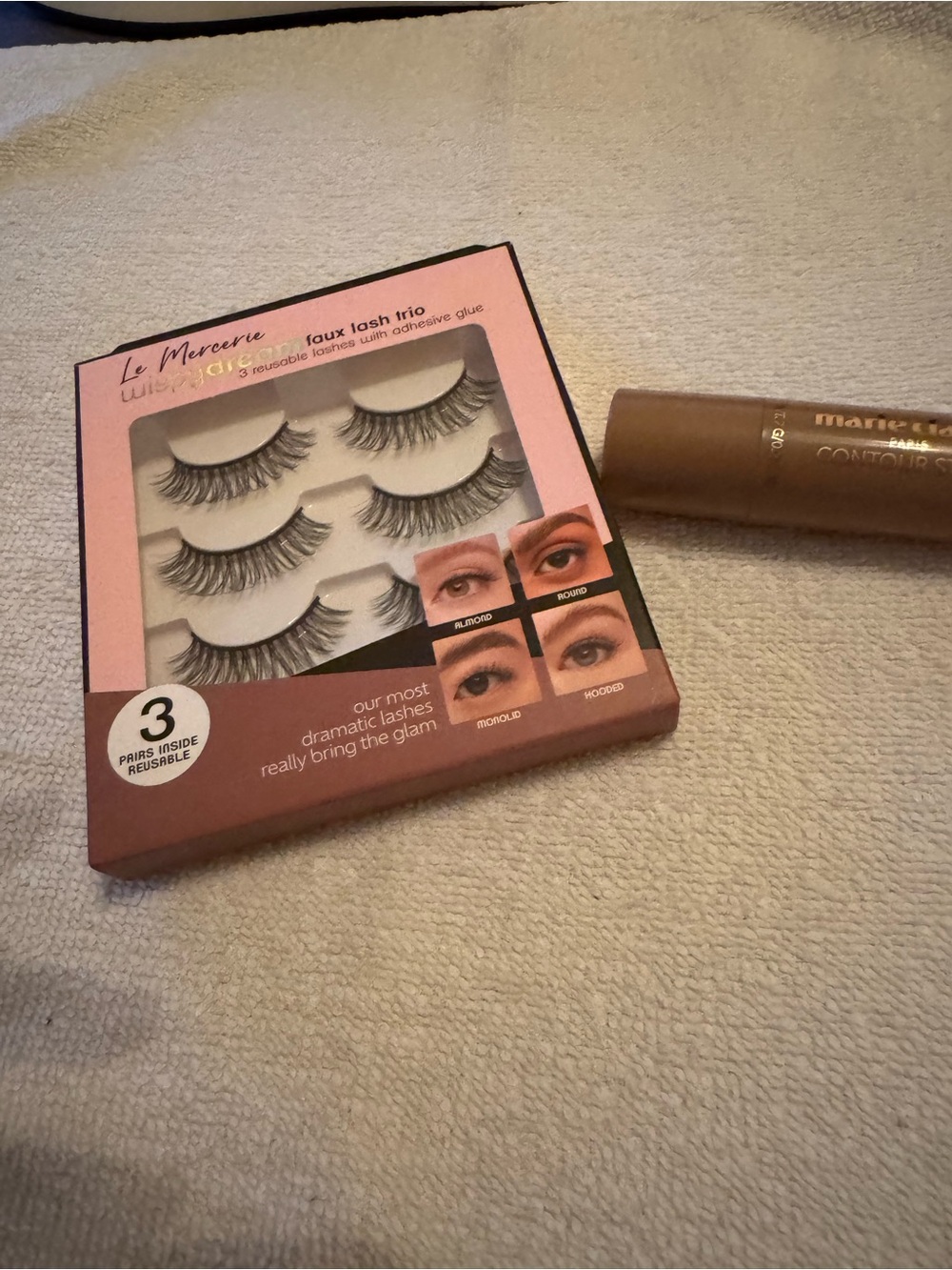 Le Mercerie Faux Lash Trio - Black Dramatic Lashes (3 Pairs) & foundation stick